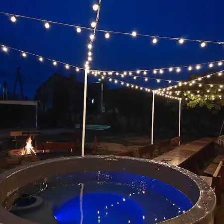 Διαμέρισμα Before Making A Request, Read My Host Profile At Bottom Of Page # Warsaw Country Villa Jacuzzi Pizza Oven